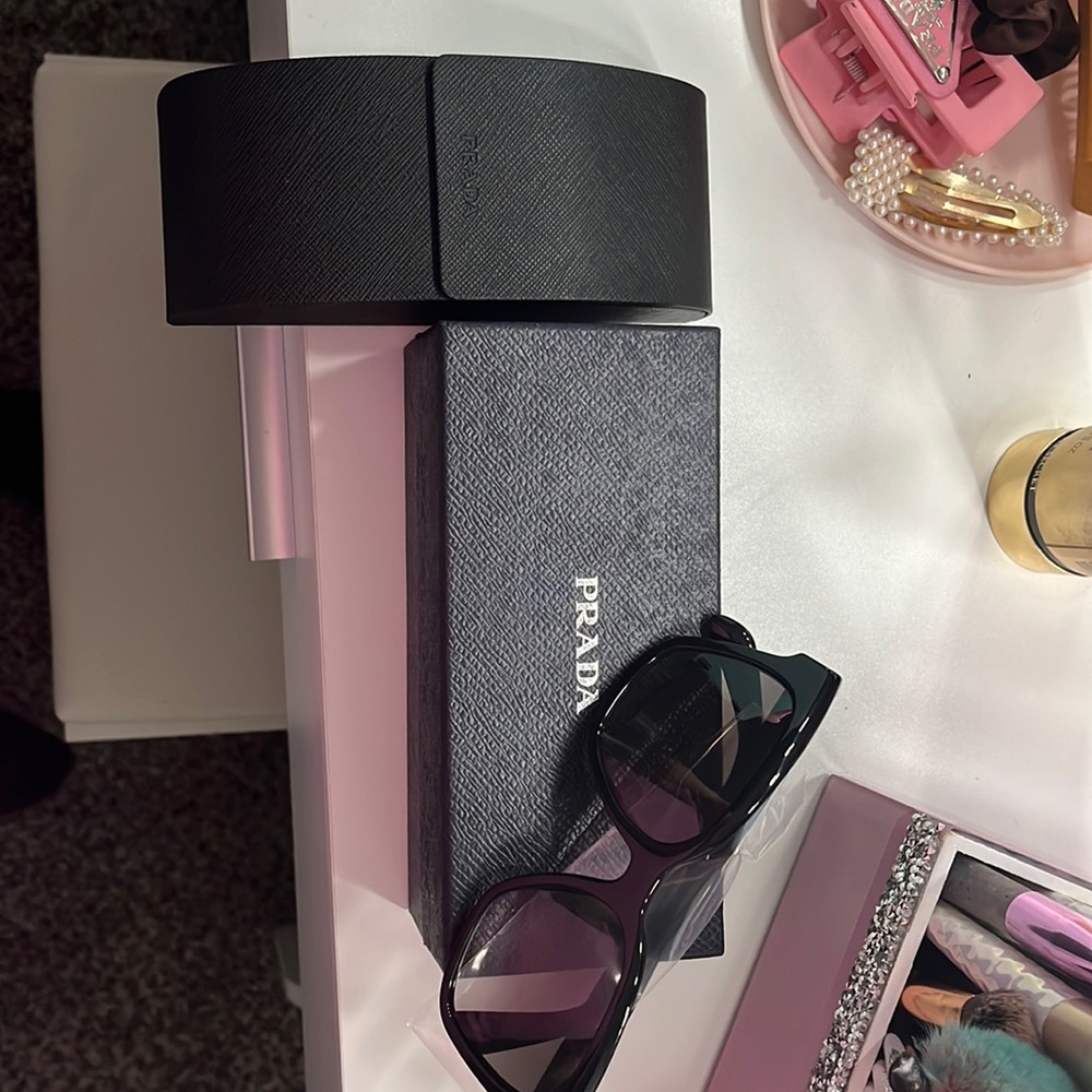 Prada sunglasses never used brand new black comes with authenticity and case